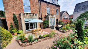 Clairville Apartment - Garden Terrace, Central Ross-on-Wye